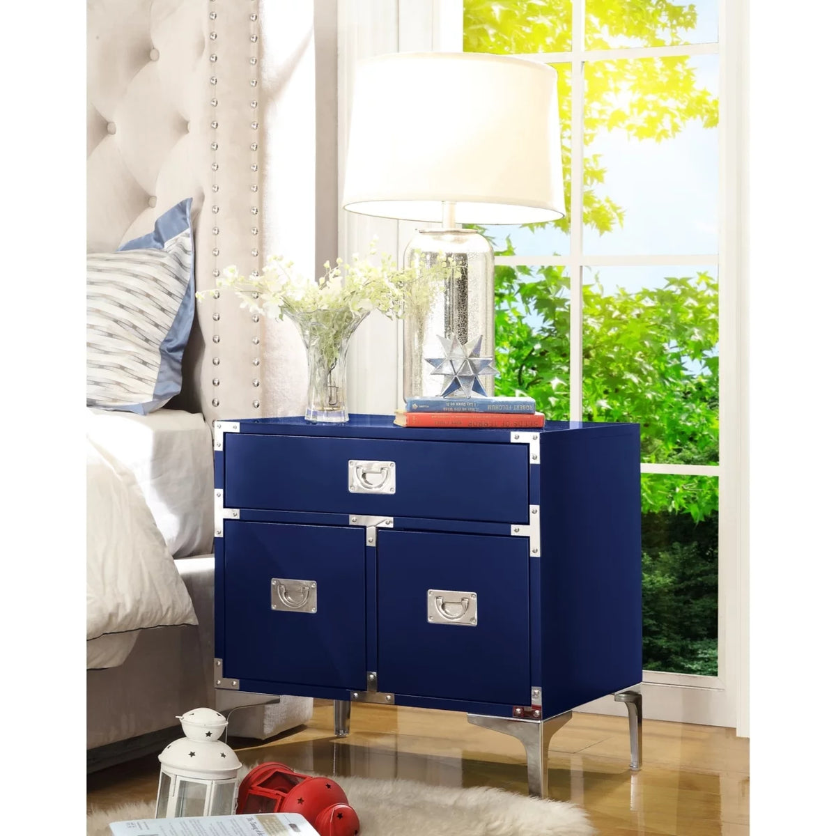 Lacquer Finish 3 Drawer Nightstand T6892