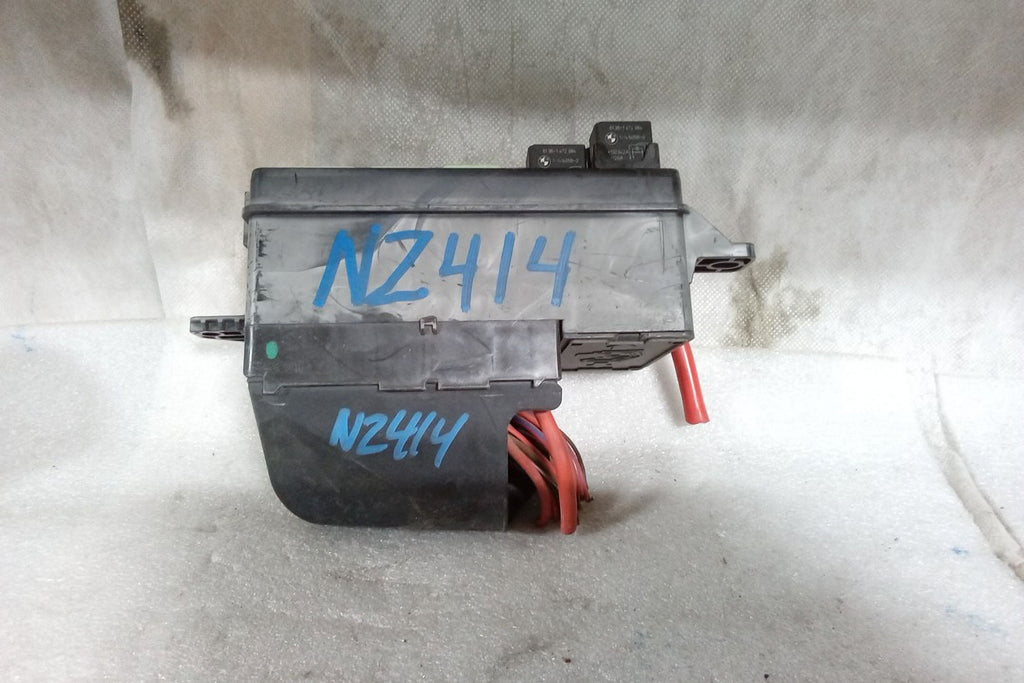 Under Hood Fuse Box W1575