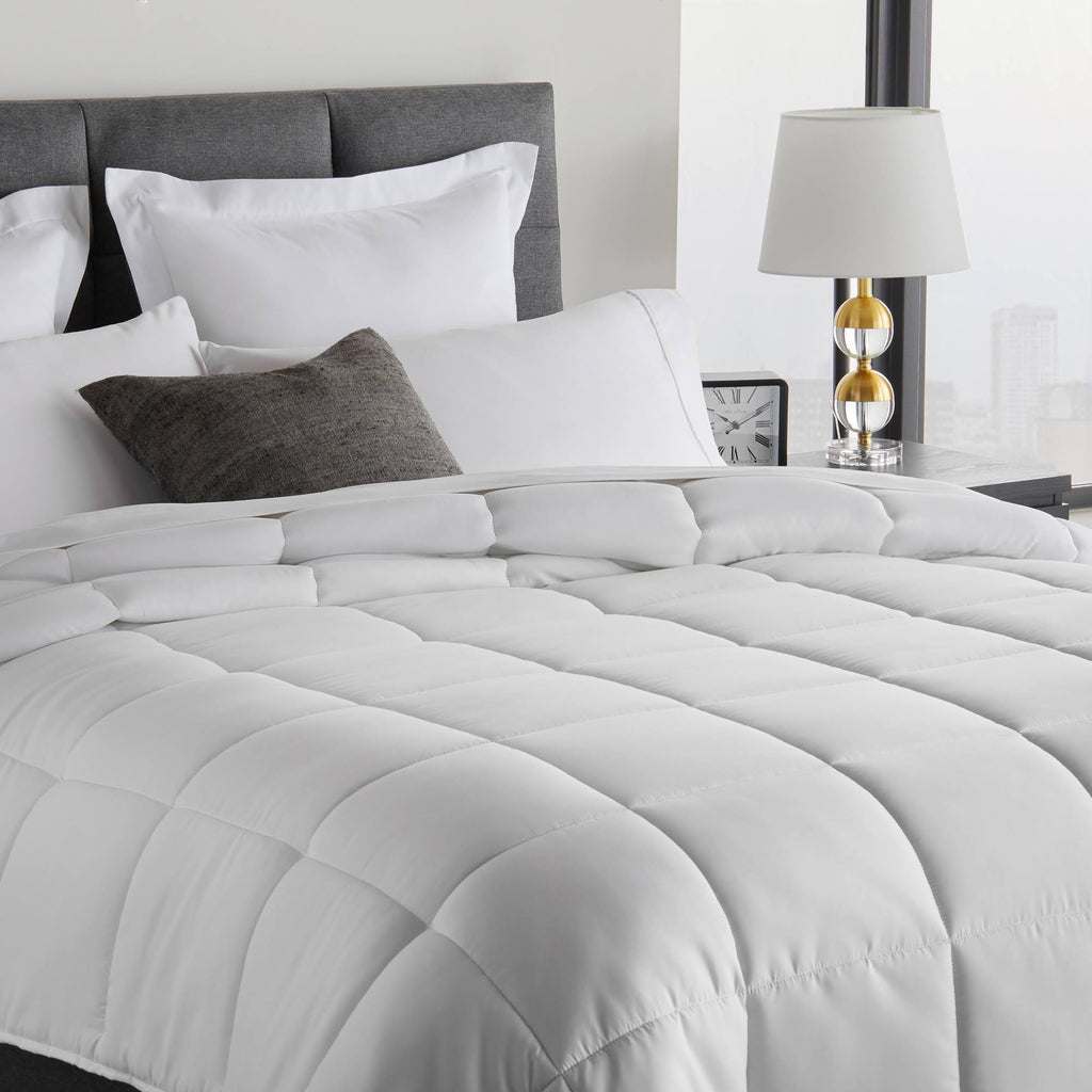 Oversized King Down Alternative Microfiber Comforter B6246