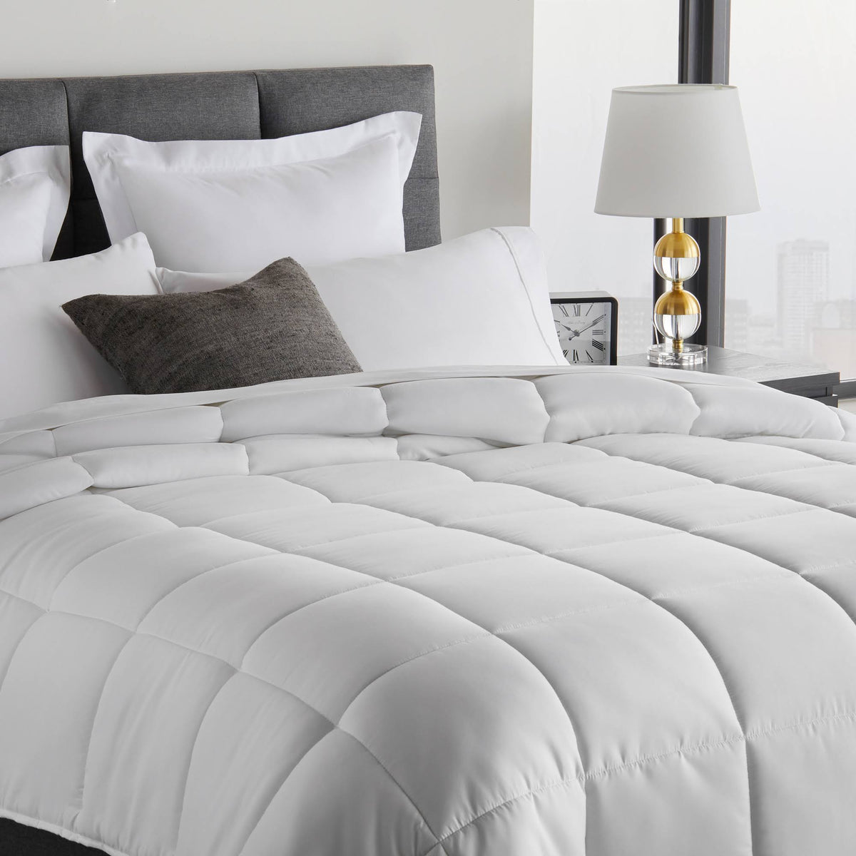 Oversized King Down Alternative Microfiber Comforter B6246