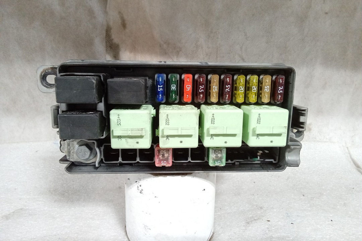 Under Hood Fuse Box W1575