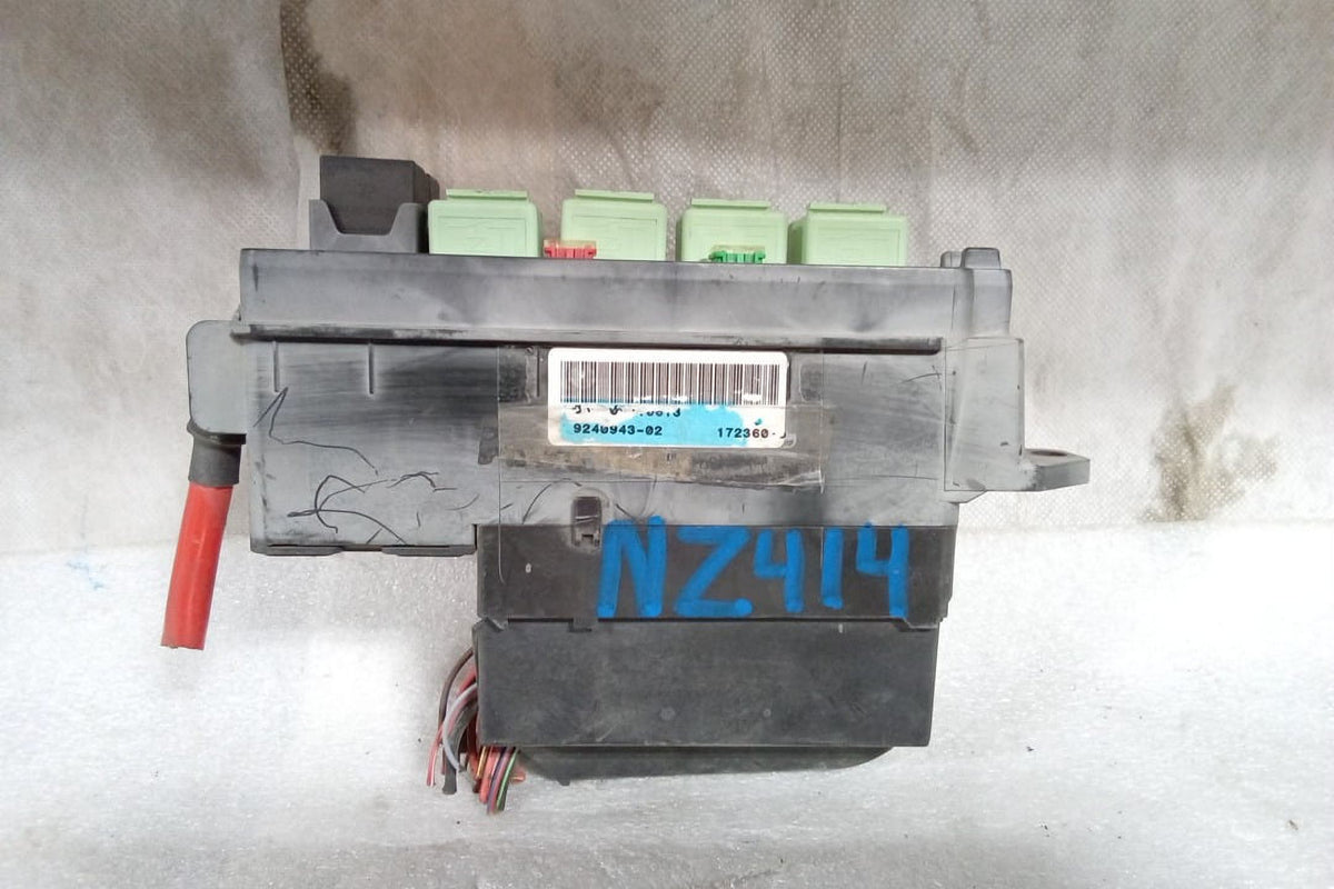 Under Hood Fuse Box W1575