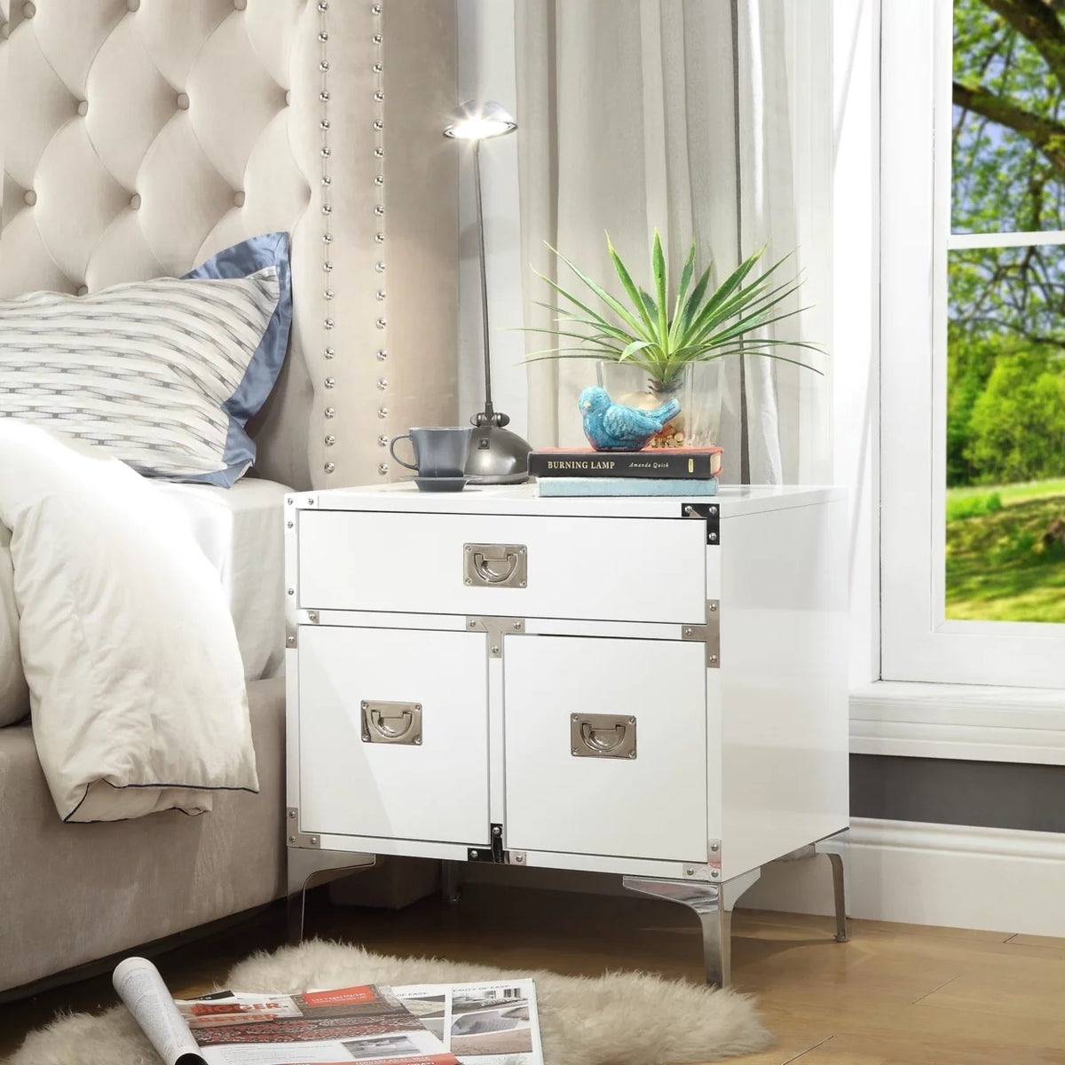 Lacquer Finish 3 Drawer Nightstand T6892