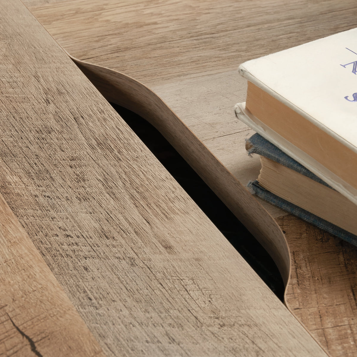 Soft White Coffee Table with Reversible Top D2671