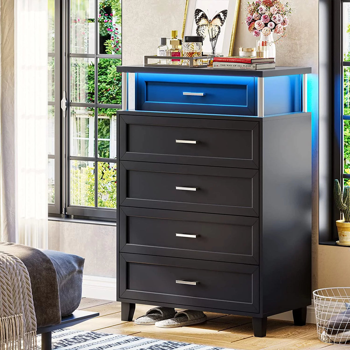 Black 5 Drawers Wood Dresser with LED Light X8411